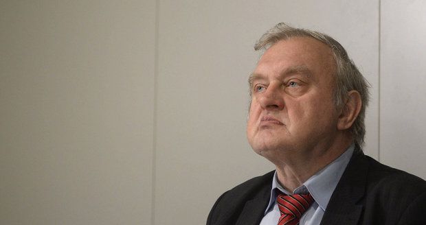 Švýcarská kauza: Poslední politický omyl v životě Miloslava Ransdorfa