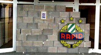 Protesty fanoušků Rapidu: Postavili zeď a vedení nesmí dovnitř!