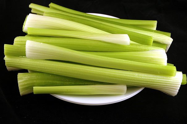 Řapíkatý celer, 1412 gramů