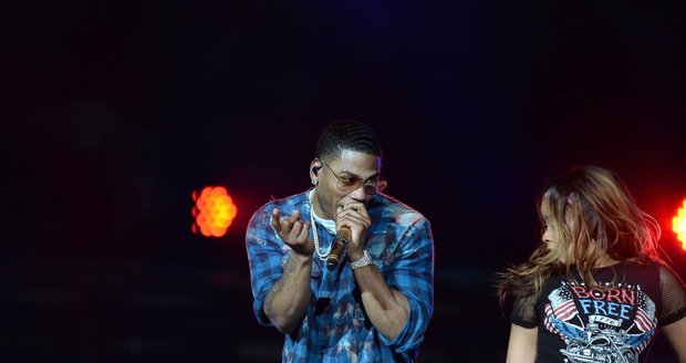 Rapper Nelly měl znásilnit dívku ve svém tour-busu.