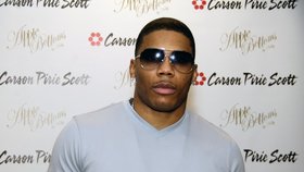 Americký rapper Nelly byl zatčen pro držení drog.
