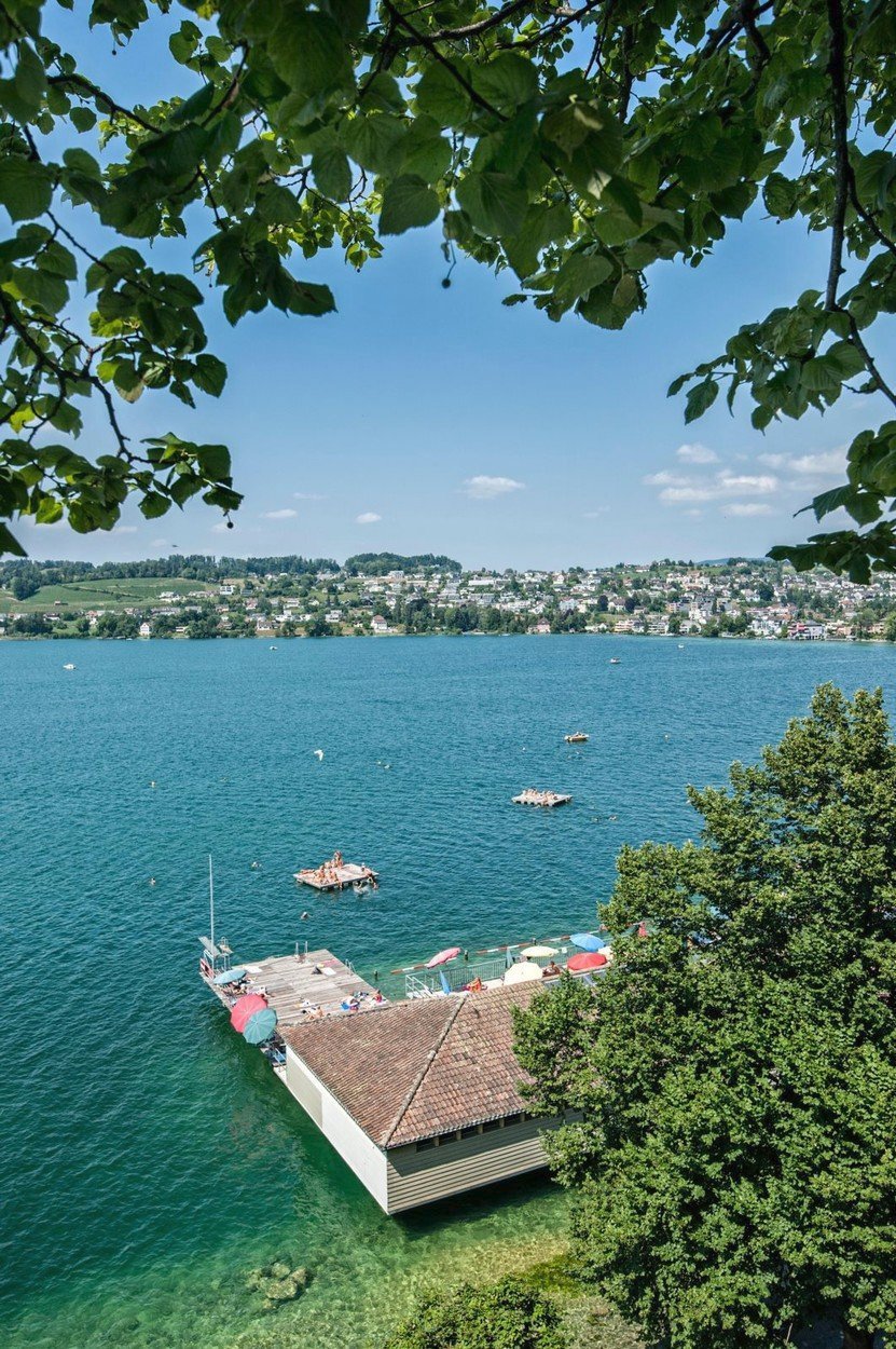 Městečko Rapperswil-Jona, kousek od alpských vrcholků, patří mezi nejlukrativnější místa ve Švýcarsku. 