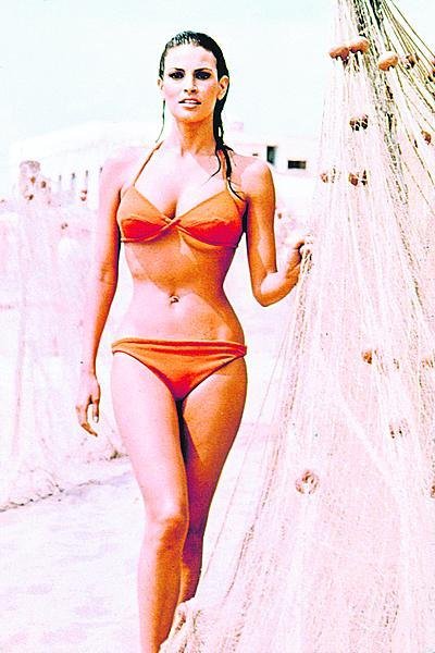 1968 Dokonalou postavu předvedla v nové kolekci plavek.