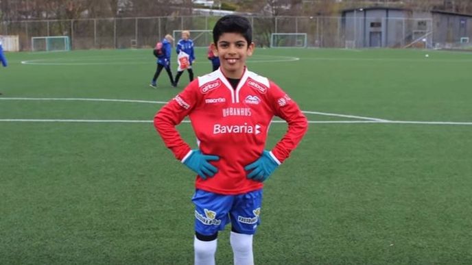 Desetiletý fotbalový zázrak Rashed al-Hajjawi.