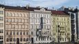 Rašínovo náměstí v Praze patří v metropoli mezi nejlukrativnější adresy. V lokalitě v těsném sousedství Tančícího domu kvetou obchody s luxusními byty.