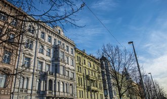 INFOGRAFIKA: Pandemie náhle uvolnila z Airbnb stovky pražských bytů. Na celý rok