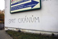 Zdi v Litvínově 'ozdobily' rasistické nápisy