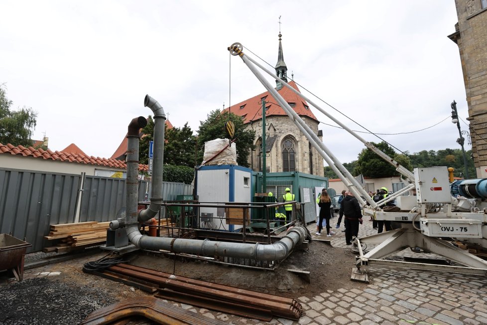 Takto vypadá rekonstrukce kanalizace v ulici Řásnovka na Starém městě.