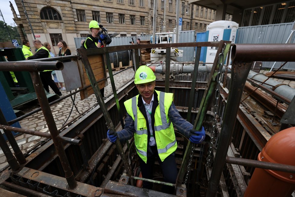 Takto vypadá rekonstrukce kanalizace v ulici Řásnovka na Starém městě.