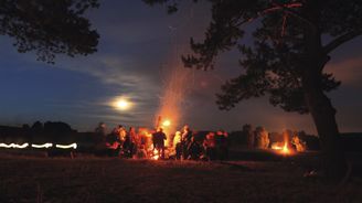 Magická noc ohně jménem Rasos aneb Litevská oslava slunovratu ve starobylém Kernavė