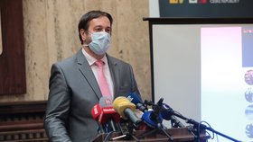 Tisková konference k uvolňování opatření po 25. květnu: Epidemiolog Rastislav Maďar (15.5.2020)