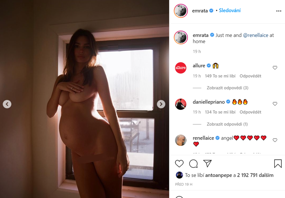 Emily Ratajkowski opět vyklouzla ze šatů