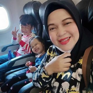 Ratih Windaniaová pověsila na sociální sítě poslední fotku a pak se s ní a dalšími 61 lidmi na palubě letadlo zřítilo.