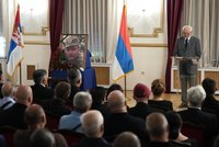 V Bělehradě se konala veřejná pocta zemřelému válečnému zločinci Mladičovi