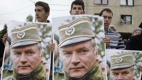 Pro tyto mladé muže je Mladić národním hrdinou