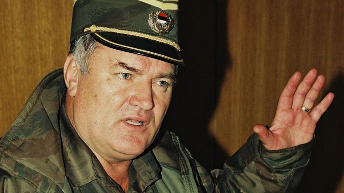 Válečný zločinec Ratko Mladić na archivních fotografiích. Válečný zločinec Ratko Mladić na archivních fotografiích.