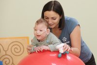 Rayanek (2) se narodil předčasně o 15 týdnů: Přišel o většinu střev, jídlo mu kape do žíly 15 hodin denně!
