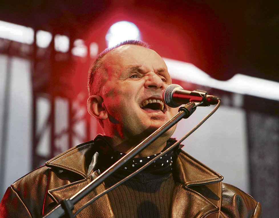 Jožo je frontmanem skupiny Elán.