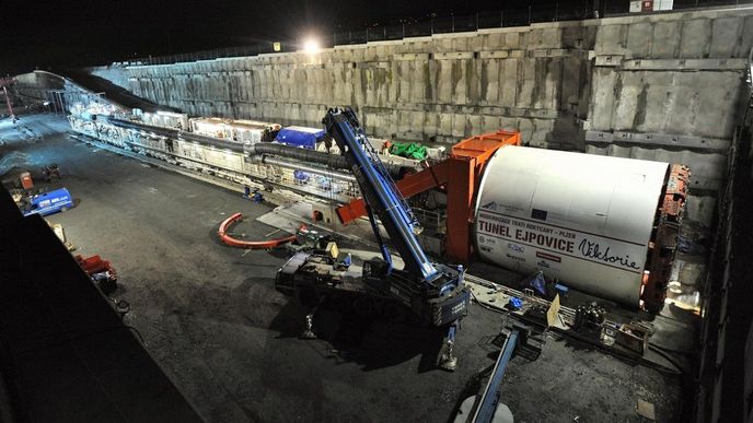 Razicí štít, který vyrazí nejdelší železniční tunel v ČR