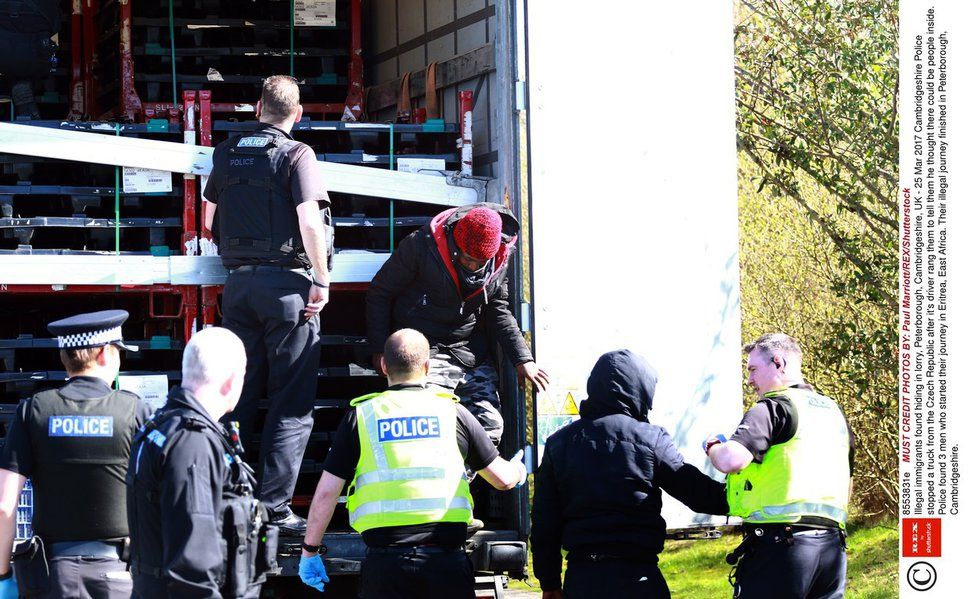 Britové našli v kamionu z Česka schované tři uprchlíky