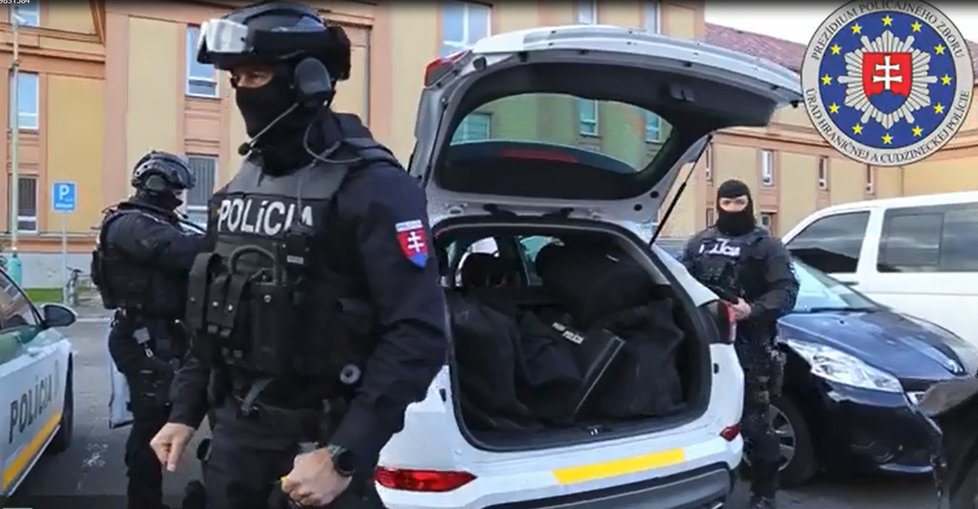 Slovenská policie tvrdě zasáhla proti gangu kuplířů s nezletilými dívkami.