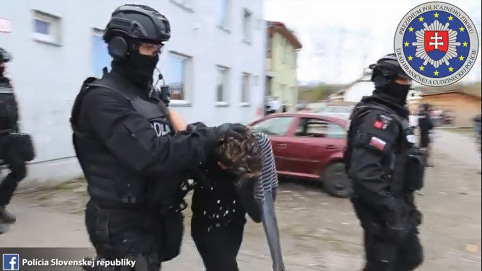 Slovenská policie tvrdě zasáhla proti gangu kuplířů s nezletilými dívkami.