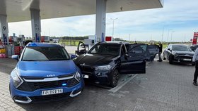 Dopadení kradeného vozu i pachatele na polské pumpě.