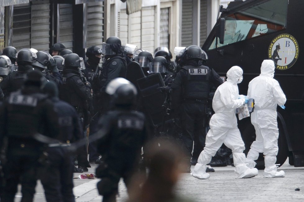 Policejní razie v Saint-Denis