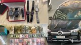 Luxusní hodinky, šperky, haldy peněz i mercedes psaný na šoféra: Co odhalila razie u šéfky berňáku Kyjeva