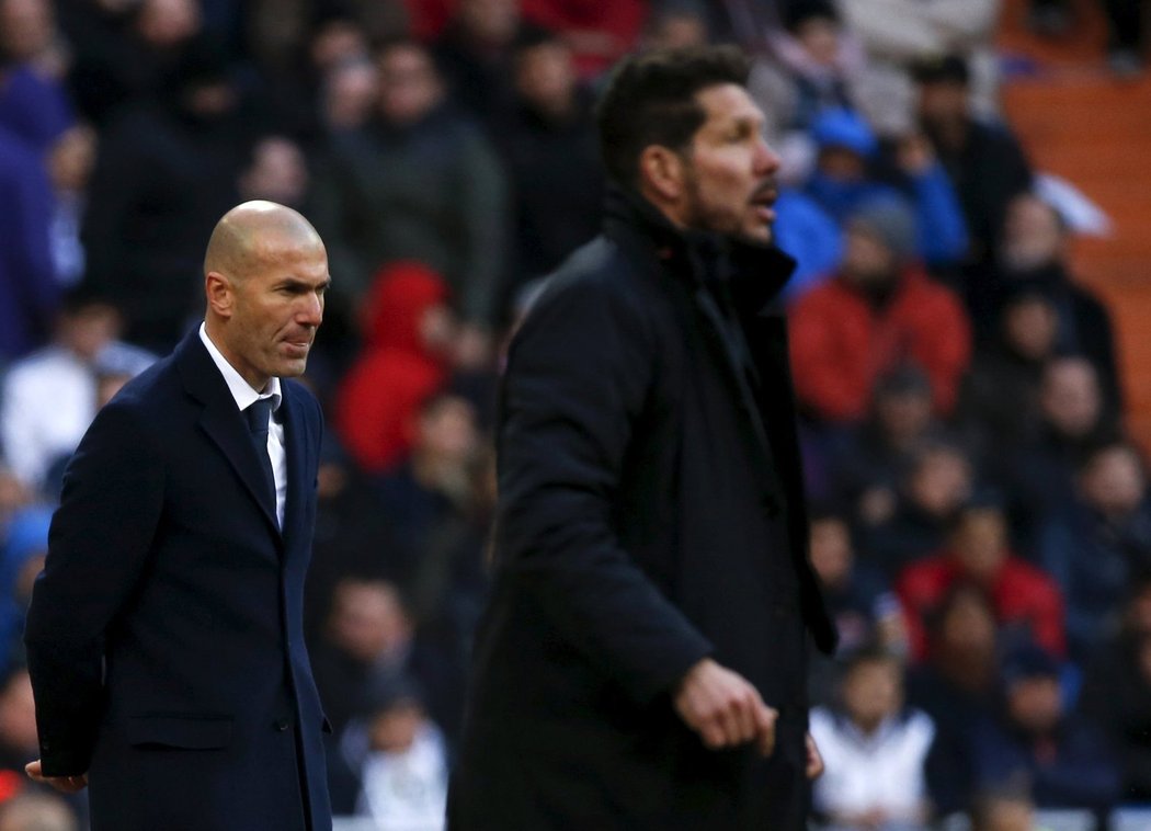 Trenér Atlétika Madrid Diego Simeone a kouč Realu Madrid Zinedine Zidane