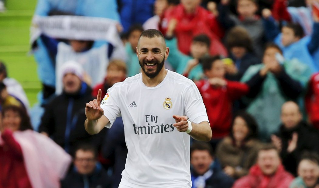 Kanonýr Realu Madrid Karim Benzema slaví gól