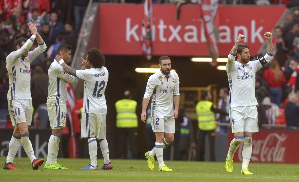 Fotbalisté Realu Madrid slaví branku na půdě Bilbaa