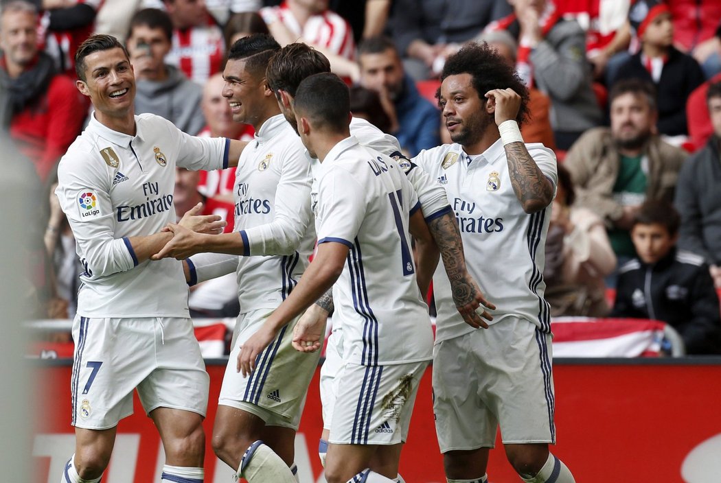 Fotbalisté Realu Madrid slaví branku na půdě Bilbaa