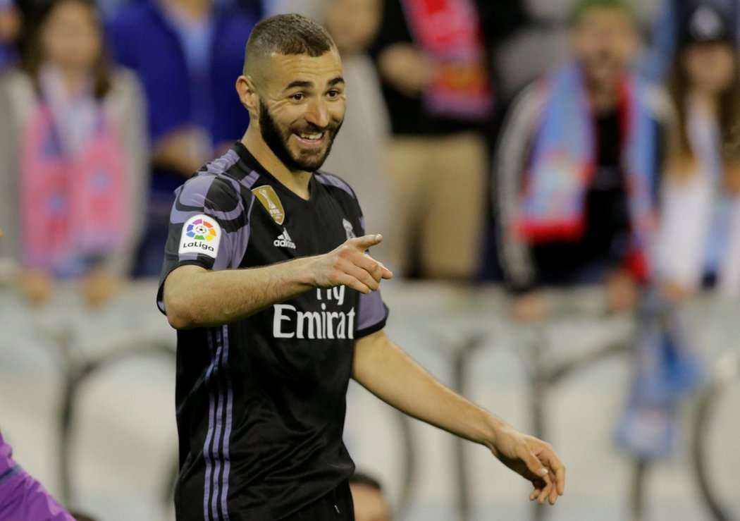 Útočník Realu Madrid Karim Benzema slaví gól na půdě Celty Vigo