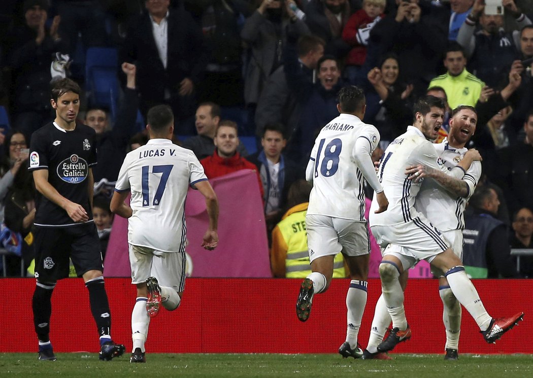 Kapitán Realu Sergio Ramos vystřelil svému týmu tři body proti Deportivu v nastavení