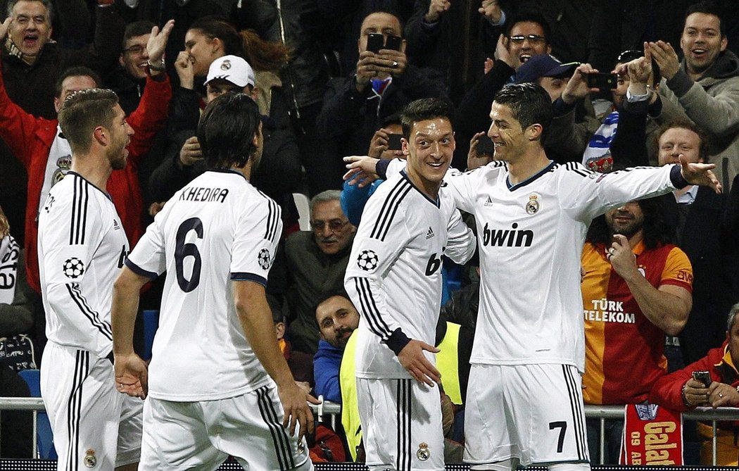 Radost fotbalistů Realu Madrid po brance Cristiana Ronalda na 1:0.