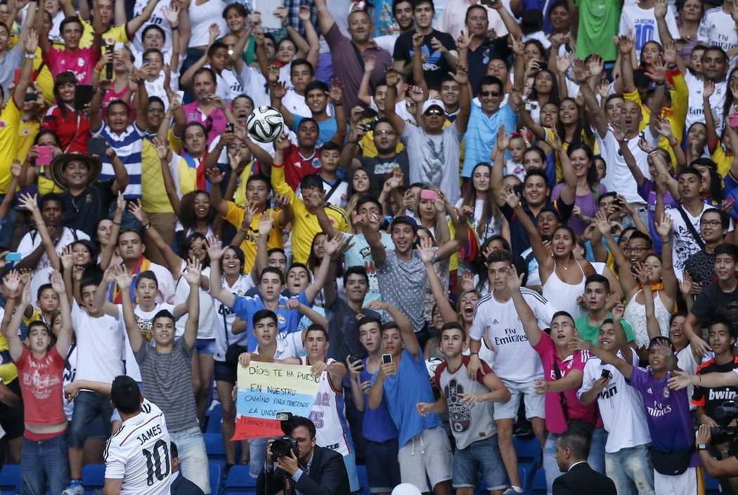 Jamese Rodrígueze přivítalo na stadionu Realu Madrid 35 tisíc fanoušků.