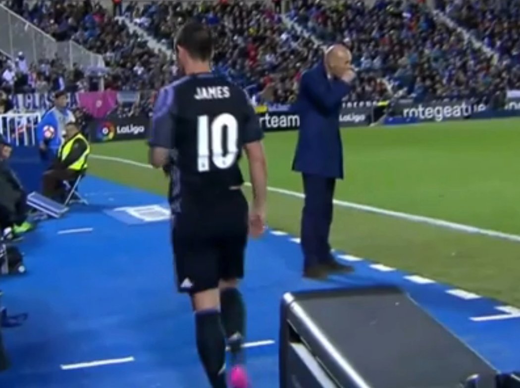 Záložník Realu Madrid James Rodríguez byl hodně naštvaný po svém střídání