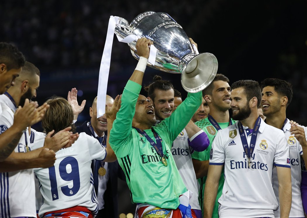 Brankář Realu Madrid Keylor Navas slaví triumf v Lize mistrů