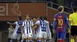 Fotbalisté Realu Sociedad slaví gól proti Barcelona