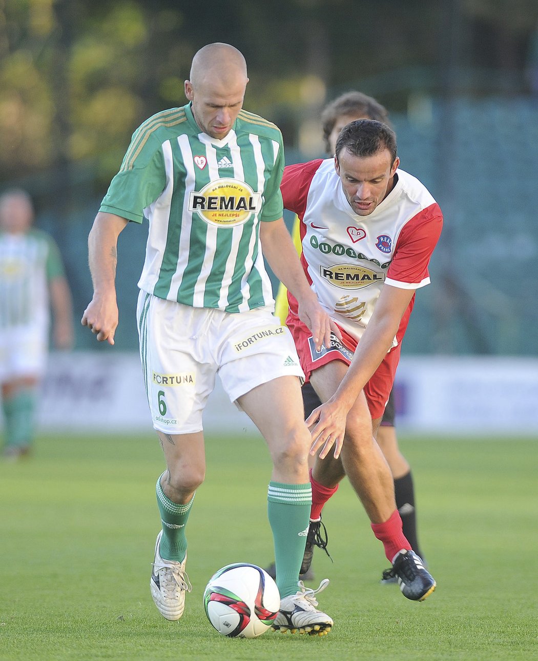 Erich Brabec stíhá bývalého hráče Bohemians 1905 Lukáše Hartiga