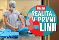 Realita v první linii: Dvě šichty denně, večer padám, říká sestra ze „srdce“ nemocnice v Ostravě