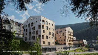 Krkonoše mají vlastní architektonickou soutěž. Prvními oceněnými jsou hotel v Peci i útulna