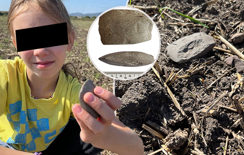 Rebeka (8) našla na poli tisíce let starou sekyrku: Archeologové žasnou