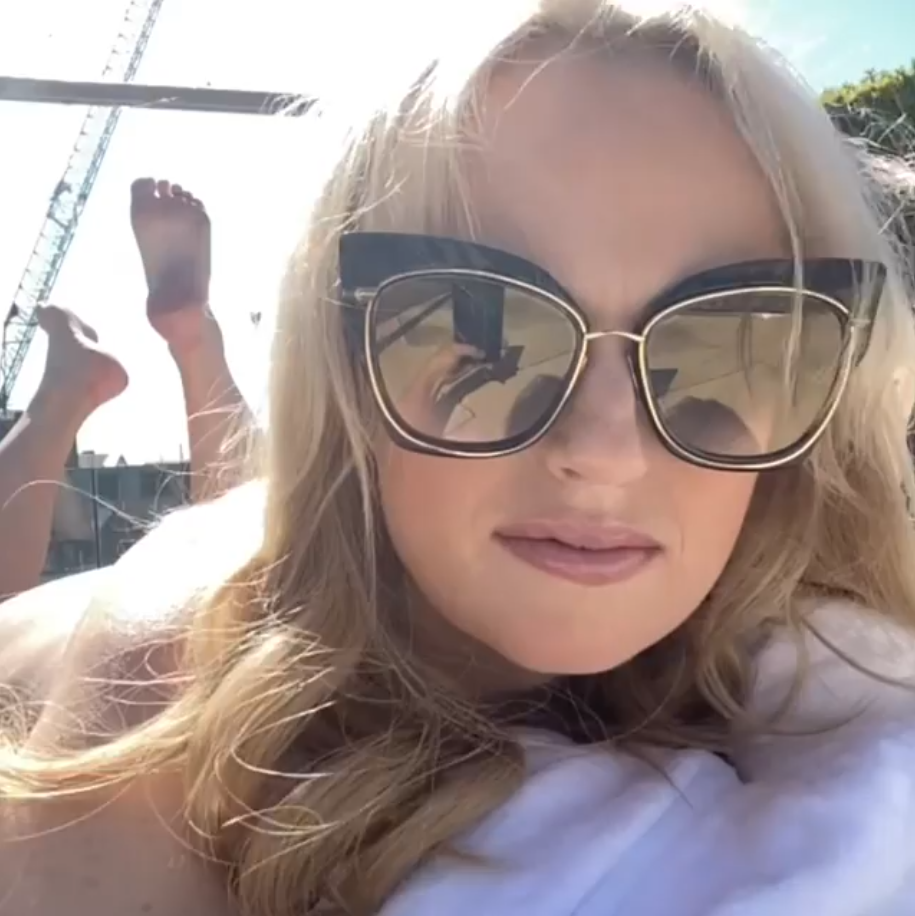 Rebel Wilson se opalovala nahá