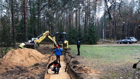 U bývalého tábora smrti Treblinka našli neznámý hromadný hrob