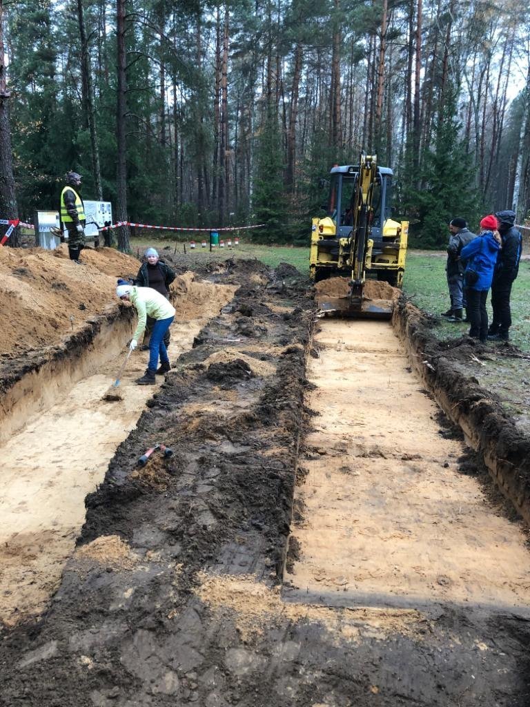 U bývalého tábora smrti Treblinka našli neznámý hromadný hrob