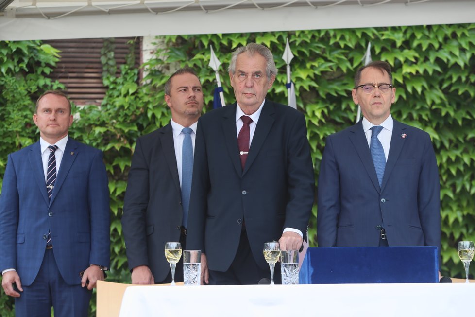 Slavnostní recepce na francouzské ambasádě se zúčastnil i prezident Miloš Zeman (11.7.2019)