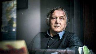 Sebevýchova k sebeobraně: Intimní Rok s ostatními sirotky předběhl českou produkci o půl stadiónu Sebevýchova k sebeobraně: Intimní Rok s ostatními sirotky předběhl českou produkci o půl stadiónu