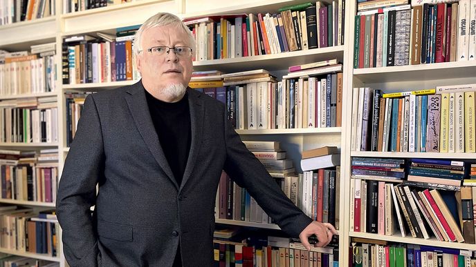 Pavel Kosatík je držitelem Ceny Toma Stopparda (2001) či Ceny Ferdinanda Peroutky (2009) a autorem monografií Olgy Havlové, Pavla Kohouta, Pavla Tigrida aj. Pavel Kosatík je držitelem Ceny Toma Stopparda (2001) či Ceny Ferdinanda Peroutky (2009) a autorem monografií Olgy Havlové, Pavla Kohouta, Pavla Tigrida aj.